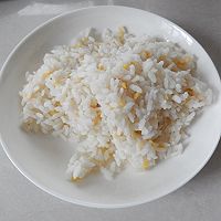 虾仁玉米炒饭的做法图解5