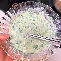 韭菜鸡蛋饼的做法图解2