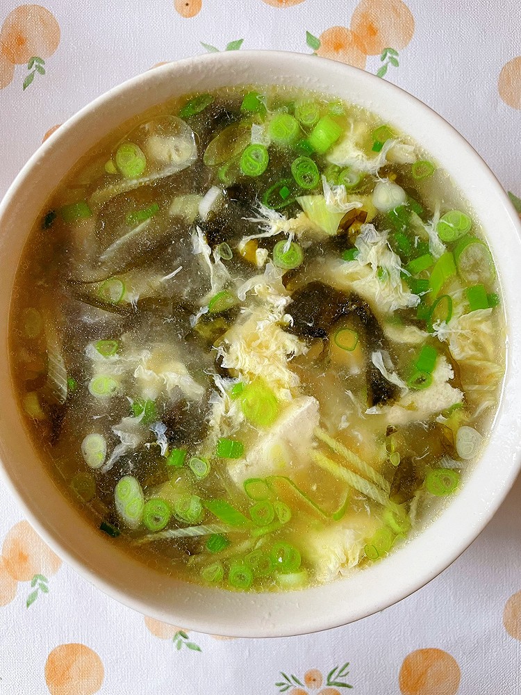 紫菜豆腐蛋花汤，鲜香美味就在这碗！的做法