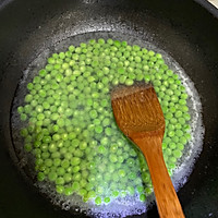 清爽减脂的豌豆虾仁的做法图解3