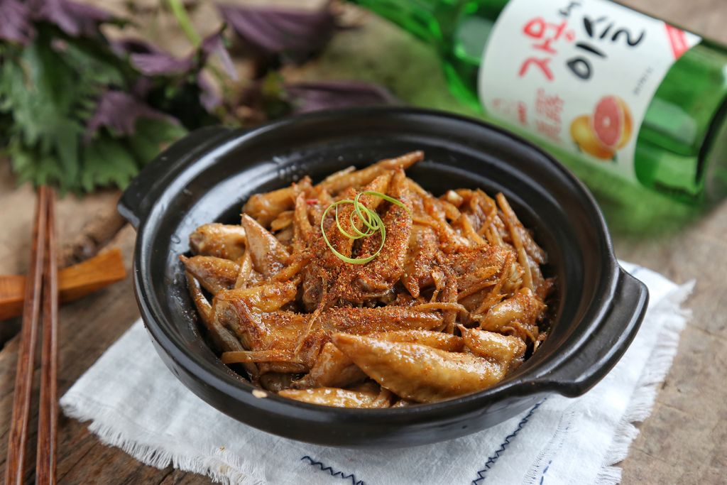 Chicken wings with cumin and ginger