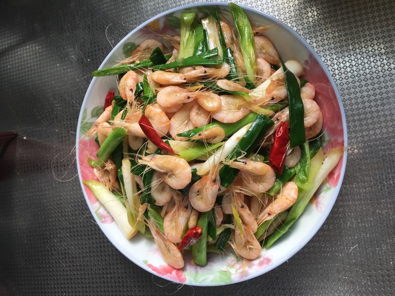 Stir fried shrimps with garlic