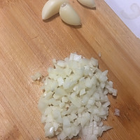 韭菜鸡蛋豆腐粉丝素饺子的做法图解1