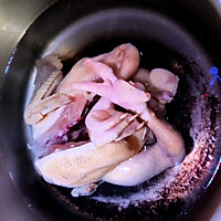 香菇木耳红枣构杞虫草花鸡汤的做法图解3