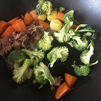 牛肉杂蔬奶炖#手残党vs西餐大厨#的做法图解5