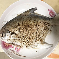 香辣烤鲳鱼（烤箱版）的做法图解3