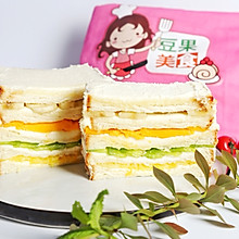 水果彩虹三明治蛋糕#豆果6周年生日快乐#