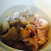 白菜猪蹄汤的做法图解2