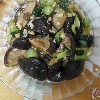 耗油油菜香菇的做法图解1