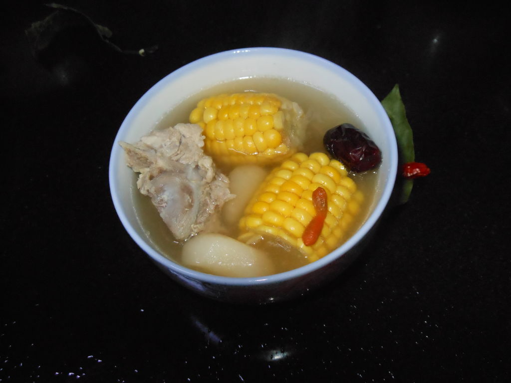 玉米排骨汤怎么做_玉米排骨汤的做法_个性胜过姿色_豆果美食