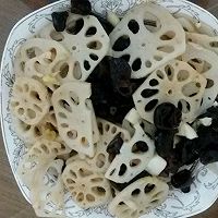 油炝莲藕木耳的做法图解3