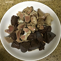 鲜香鸡杂豆腐汤的做法图解1