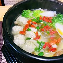 生氽鸡肉莲菜丸子暖锅