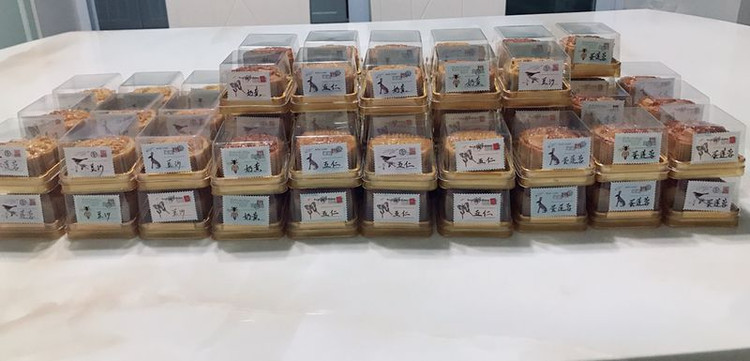 莲蓉蛋黄月饼的做法