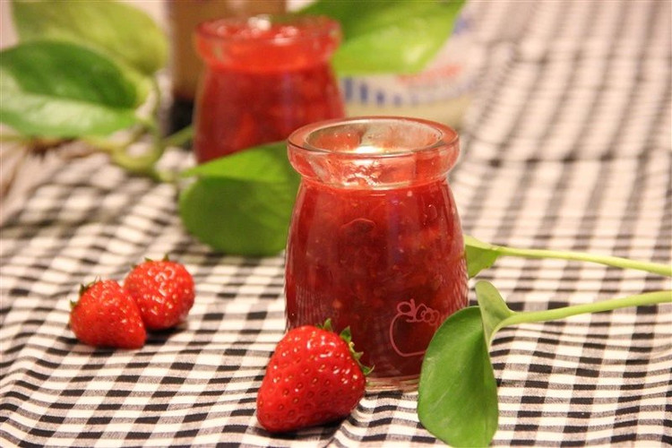 带来春天的气息——自制草莓果酱的做法