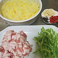 家常菜土豆丝炒肉的做法图解3