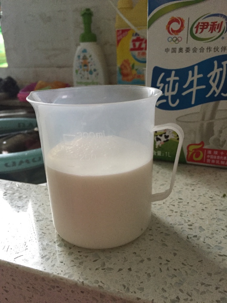 椰丝小方糕的做法图解1