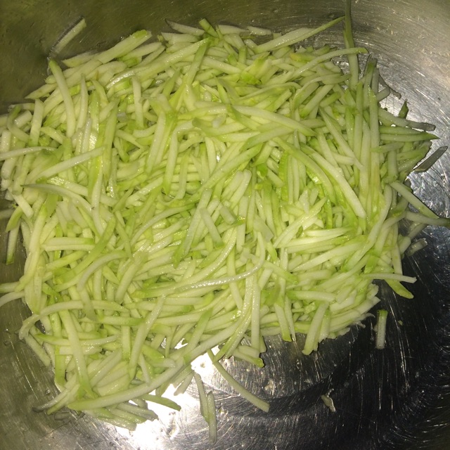 西葫芦鸡蛋饼的做法图解1