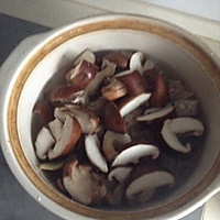 香菇炖鸡汤的做法图解4