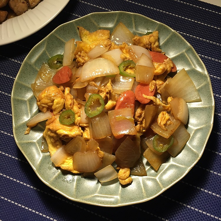 青椒洋葱炒火腿鸡蛋的做法