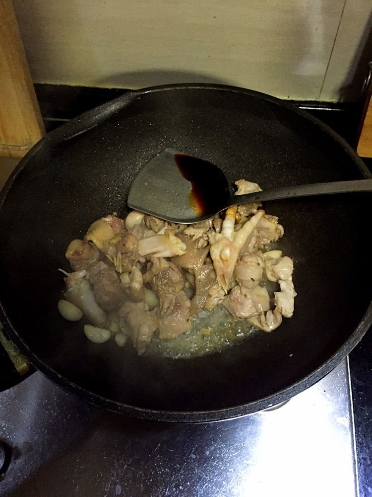 泌阳花菇土鸡煲的做法图解6