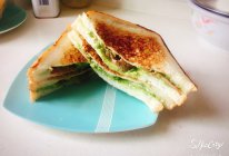 牛油果培根三明治的做法