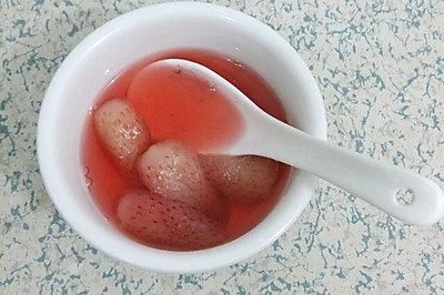 冰镇糖水草莓
