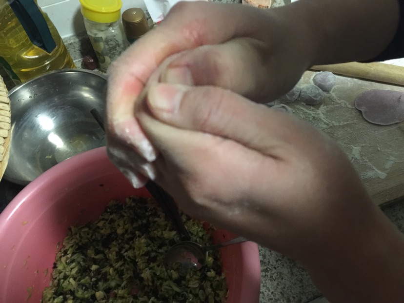 西葫芦虾皮水饺的做法图解6