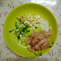 黄豆芽炒肉的做法图解3