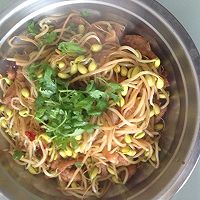 猪肉闷豆芽的做法图解5