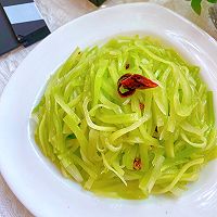 清脆爽口简单开胃凉拌青笋的做法图解3