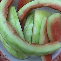 蜜饯西瓜皮的做法图解1