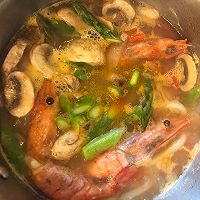 鲜掉眉毛的番茄鲜虾乌冬面#我们约饭吧#的做法图解7