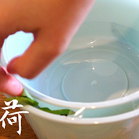 【薄荷冰碗VS减肥棒冰】的做法图解1