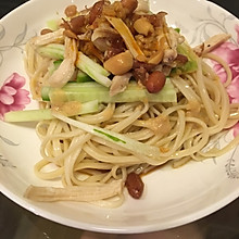 鸡丝冷面