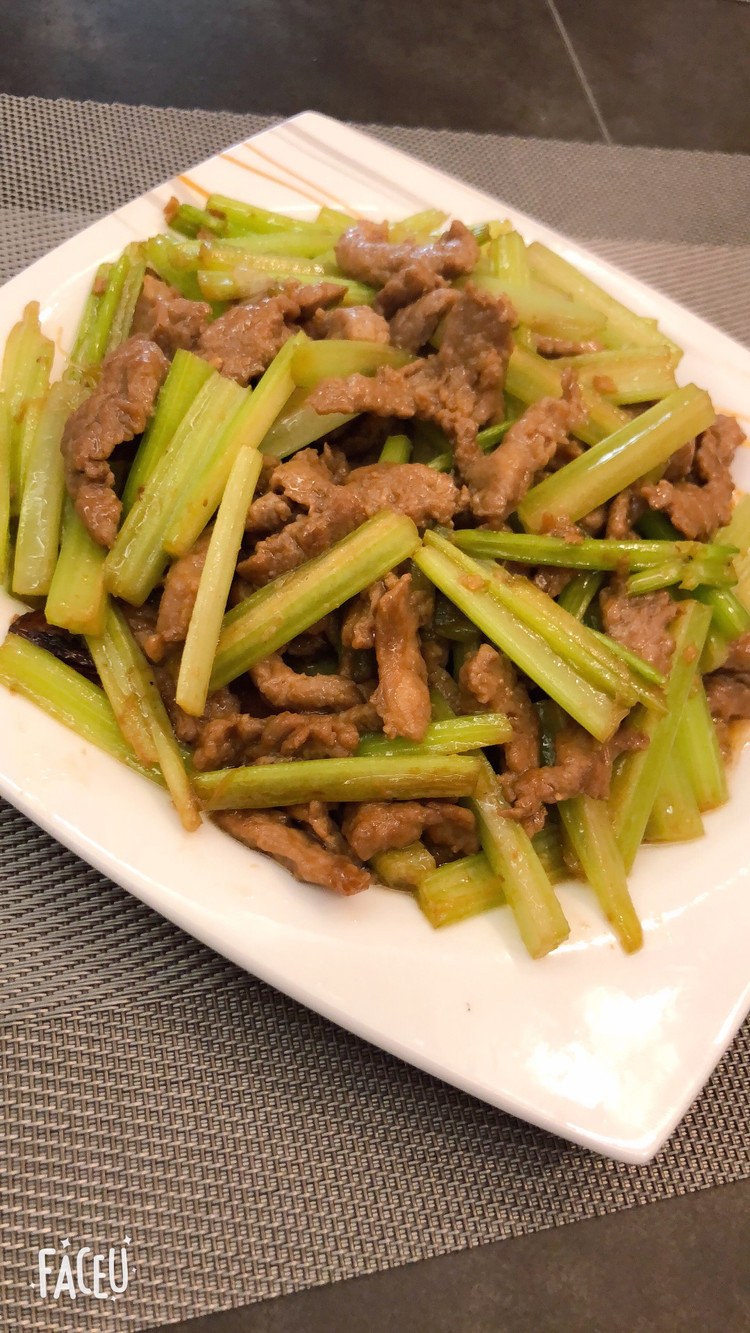 肉丝炒芹菜的做法