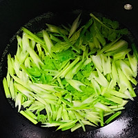 芹菜炒牛肉的做法图解5