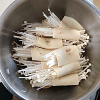 金针菇豆腐卷的做法图解3