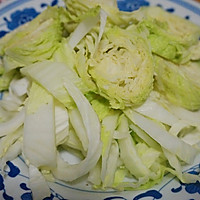 白菜炖豆腐的做法图解1