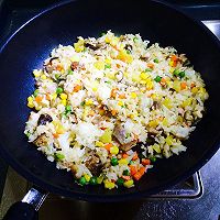 菠萝海陆双鲜炒饭|养老公不重样的做法图解7