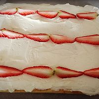 鲜奶草莓蛋糕卷的做法图解10