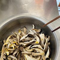 炸鲜蘑的做法图解2