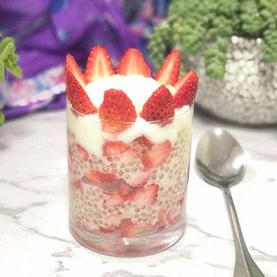 草莓西米拌酸奶