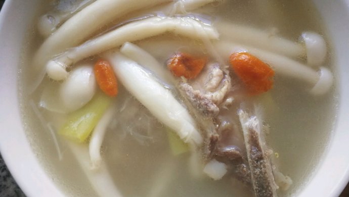 排骨海鲜菇汤