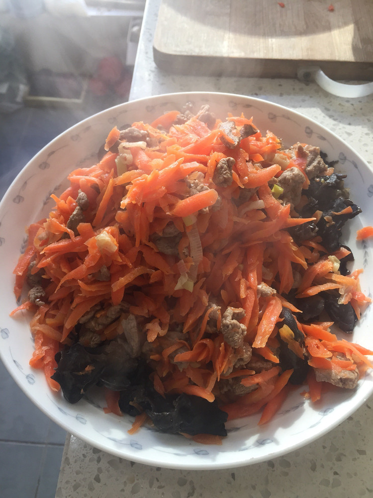 胡萝卜丝炒羊肉的做法