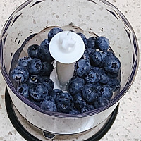 #520，美食撩动TA的心！#蓝莓慕斯的做法图解2