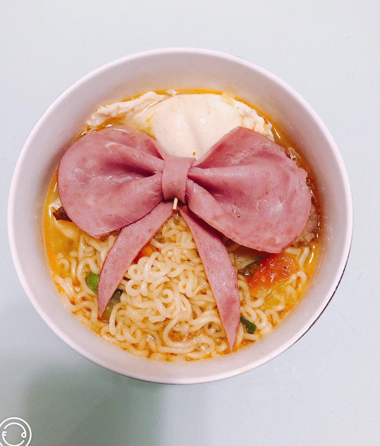 来一碗火腿肠方便面吧的做法
