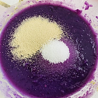 主食也要有新花样，只需一次发酵就能做出的松软紫薯馒头的做法图解3