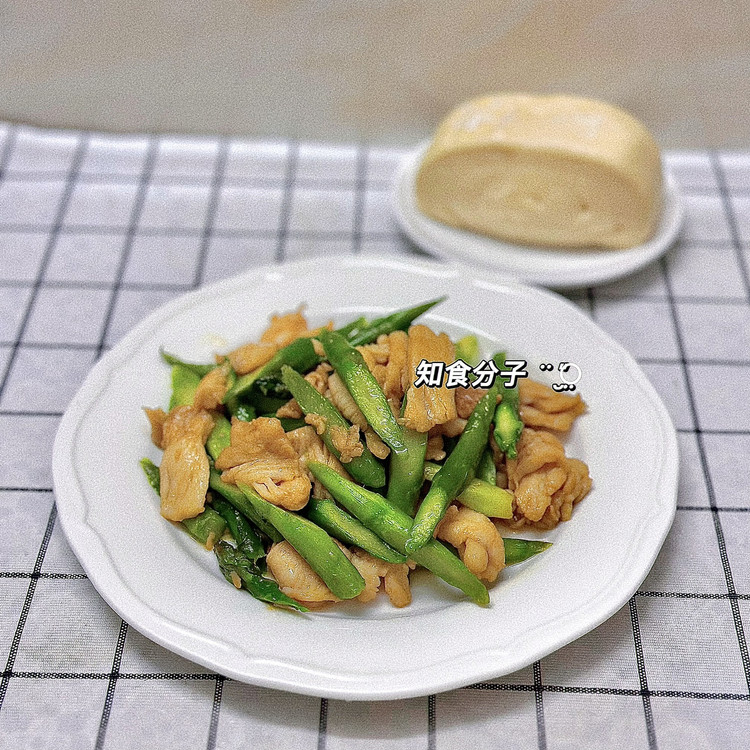 芦笋炒鸡胸肉的做法
