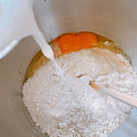 #爱好组-高筋复赛#中秋&咸蛋黄流沙面包的做法图解1